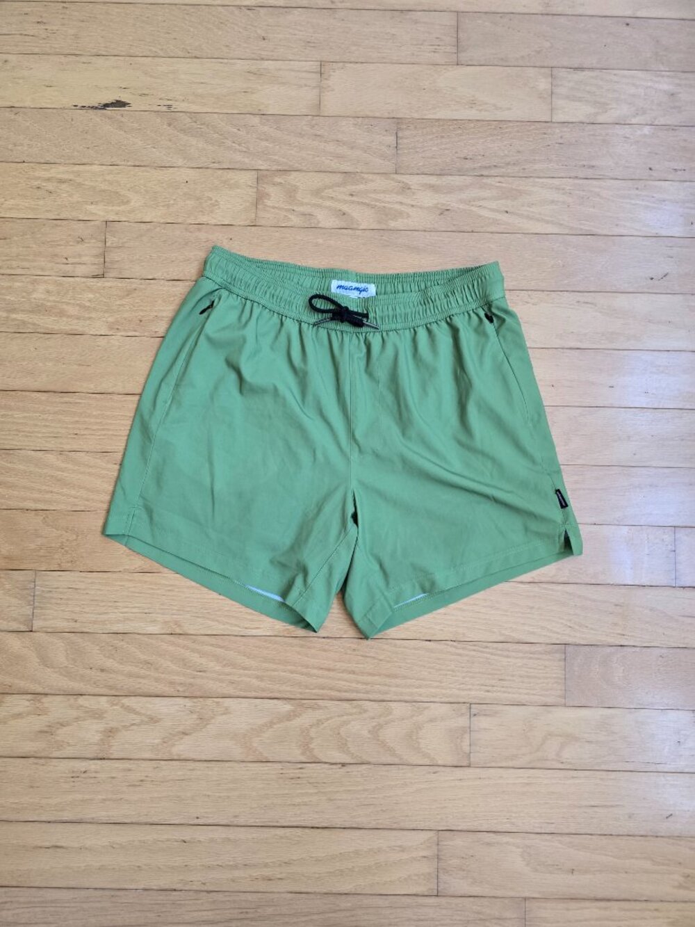 Maamgic | 2 in 1 olive green sporty outdoor boardshorts | MENS L